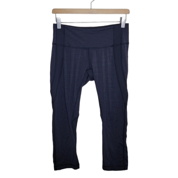 Lululemon | Conduit Crop Capri Leggings in Black Tonal Stripe - Picture 1 of 8